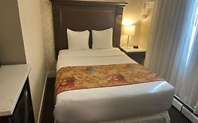 Arbutus Inn